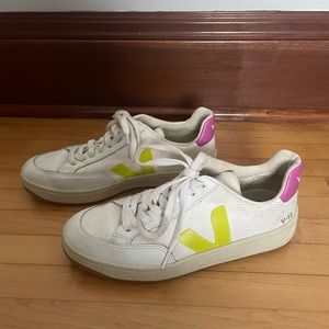 Womens Veja V-12 sneakers size 6